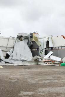 Uma empresa destruída pelo mau tempo.